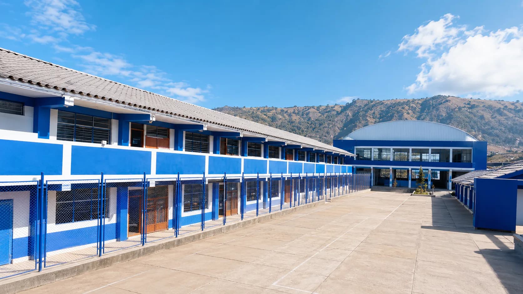 Imagen referencial de infraestructura educativa mejorada y ampliada en una localidad peruana